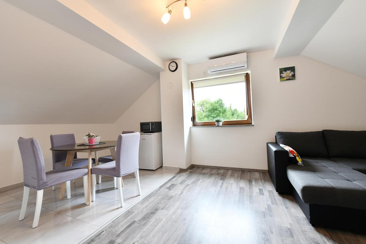 Apartman Mate Rakovica Exterior foto